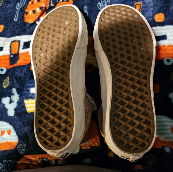 Vans Red and Pink High-Top Sneakers with Unique Two-Tone Design - Picture 5 of 6